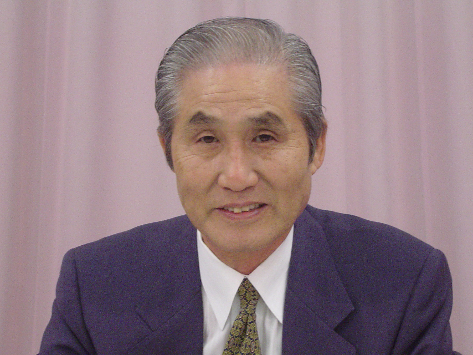 年商282億円　親切が先で商いは後